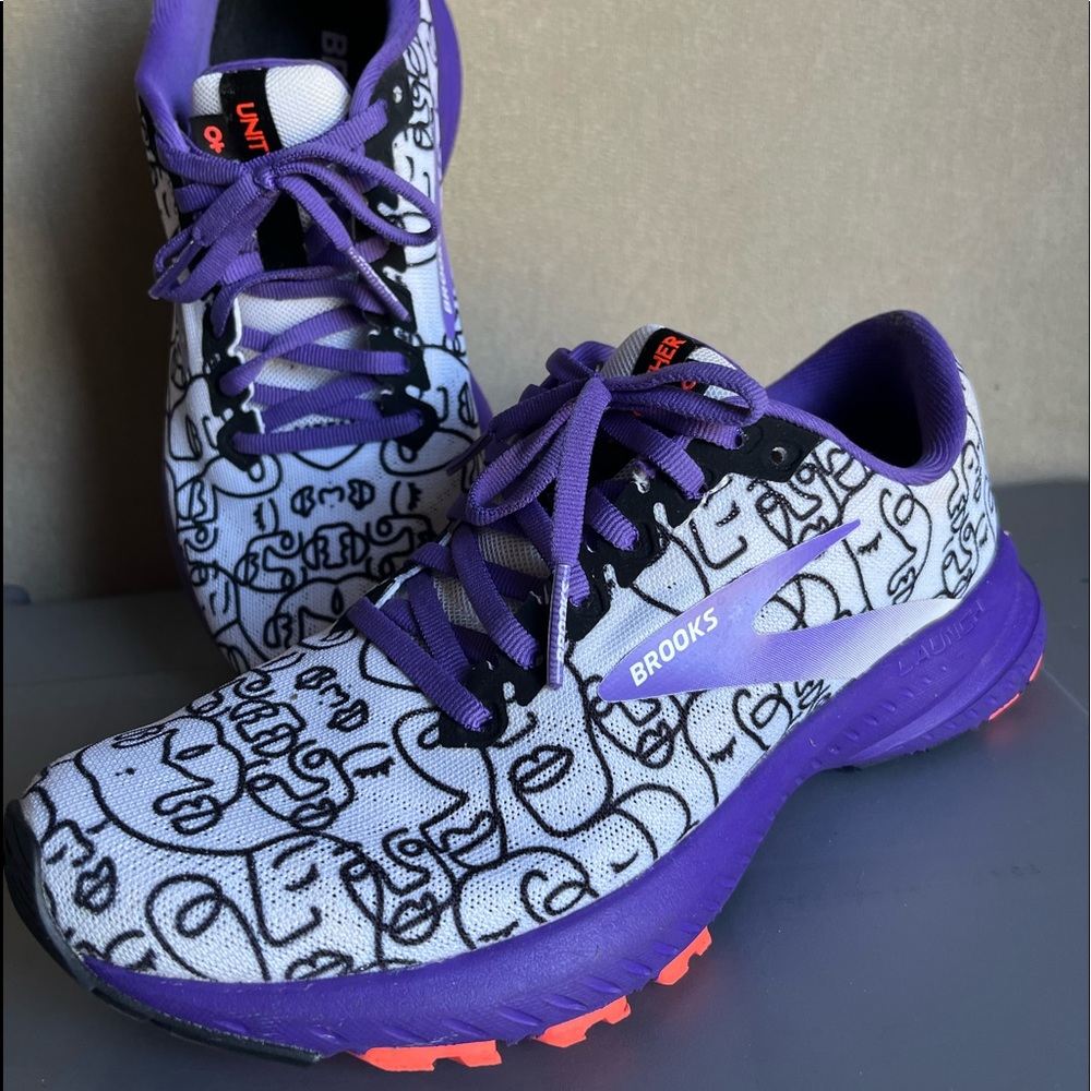 Women’s Brooks Launch 7 Empower Her collection. Size 7.5. White, purple, black.